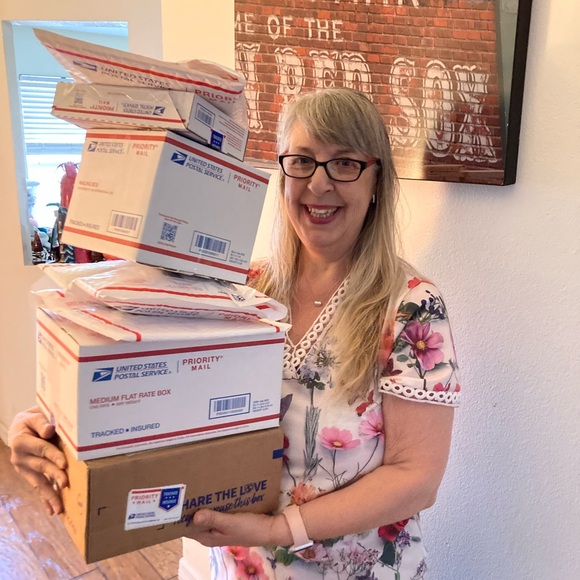 I’m hosting another posh party Tuesday 11/18/25 Best in Home 🎉 - Picture 4 of 7